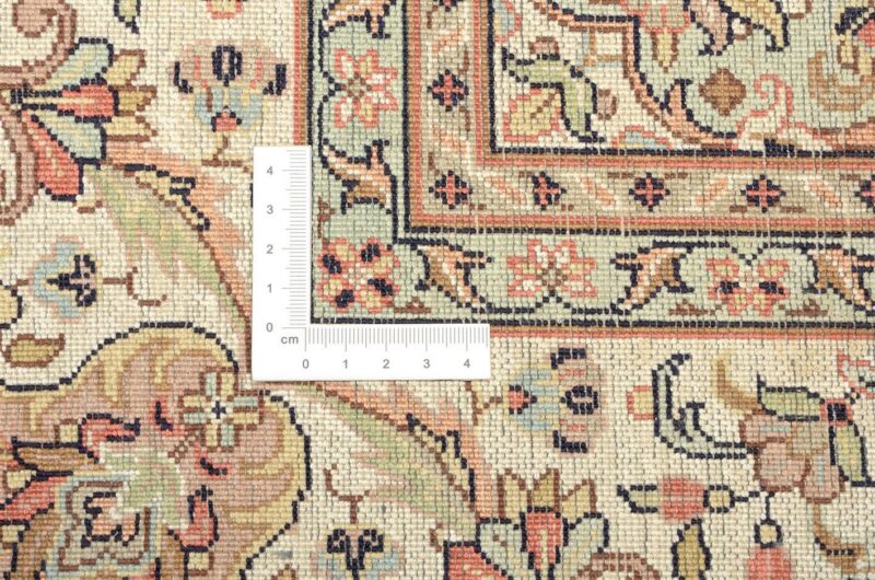 Indian Oriental Rug 127 × 182 cm, Silk, hand-knotted — view 3 Indian Oriental Rug 127 × 182 cm, Silk, hand-knotted — view 3