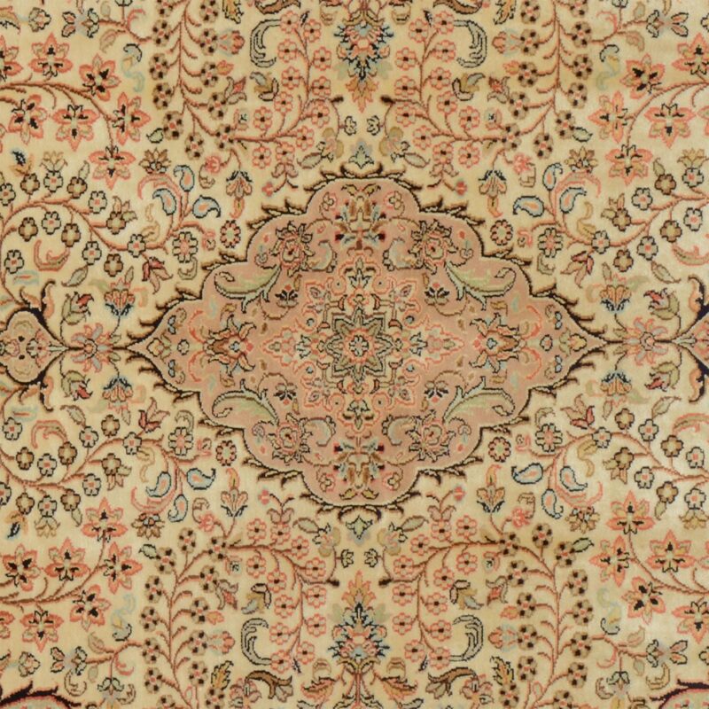 Indian Oriental Rug 127 × 182 cm, Silk, hand-knotted — view 4 Indian Oriental Rug 127 × 182 cm, Silk, hand-knotted — view 4