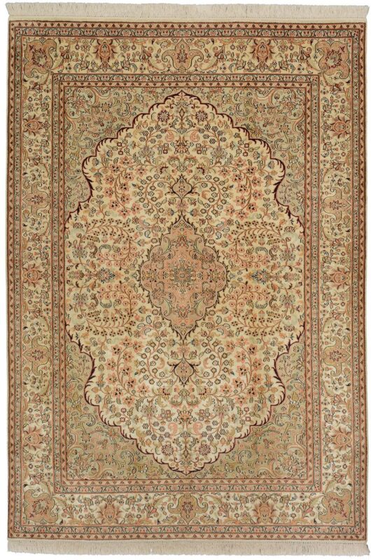 Indian Oriental Rug 127 × 182 cm, Silk, hand-knotted Indian Oriental Rug 127 × 182 cm, Silk, hand-knotted