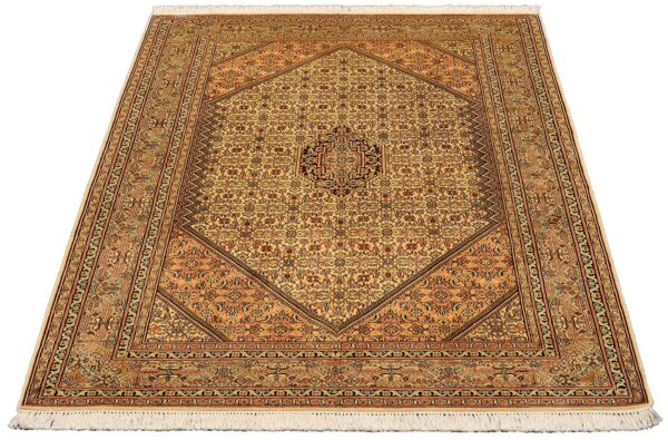 Indian Oriental Rug 132 × 186 cm, Silk, hand-knotted — view 2 Indian Oriental Rug 132 × 186 cm, Silk, hand-knotted — view 2