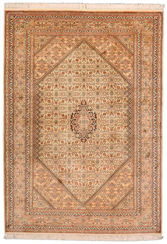 Indian Oriental Rug 132 × 186 cm, Silk, hand-knotted Indian Oriental Rug 132 × 186 cm, Silk, hand-knotted