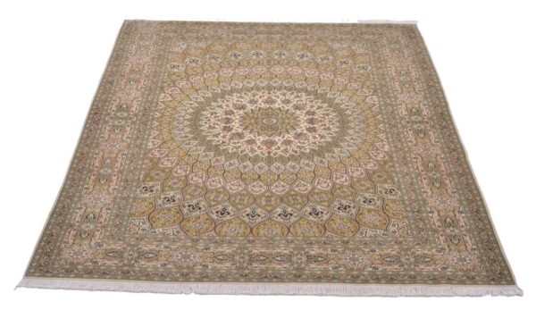 Indian Oriental Rug 169 × 239 cm, Wool, hand-knotted, pile — view 2 Indian Oriental Rug 169 × 239 cm, Wool, hand-knotted, pile — view 2