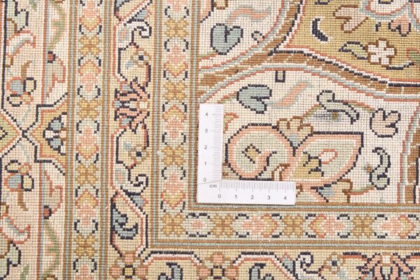 Indian Oriental Rug 169 × 239 cm, Wool, hand-knotted, pile — view 3 Indian Oriental Rug 169 × 239 cm, Wool, hand-knotted, pile — view 3