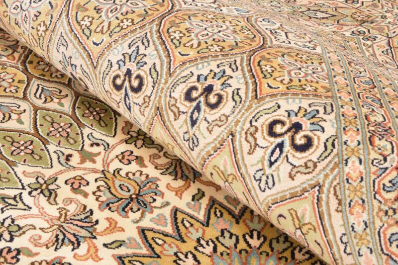 Indian Oriental Rug 169 × 239 cm, Wool, hand-knotted, pile — view 4 Indian Oriental Rug 169 × 239 cm, Wool, hand-knotted, pile — view 4