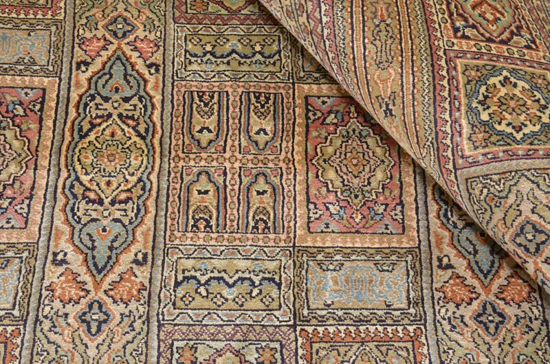 Indian Oriental Rug 201 × 210 cm, Silk, hand-knotted, exclusive — view 5 Indian Oriental Rug 201 × 210 cm, Silk, hand-knotted, exclusive — view 5