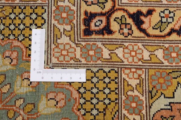 Indian Oriental Rug 219 × 318 cm, Silk, hand-knotted — view 3 Indian Oriental Rug 219 × 318 cm, Silk, hand-knotted — view 3