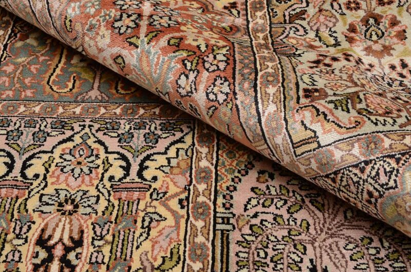 Indian Oriental Rug 273 × 370 cm, Silk, hand-knotted — view 4 Indian Oriental Rug 273 × 370 cm, Silk, hand-knotted — view 4