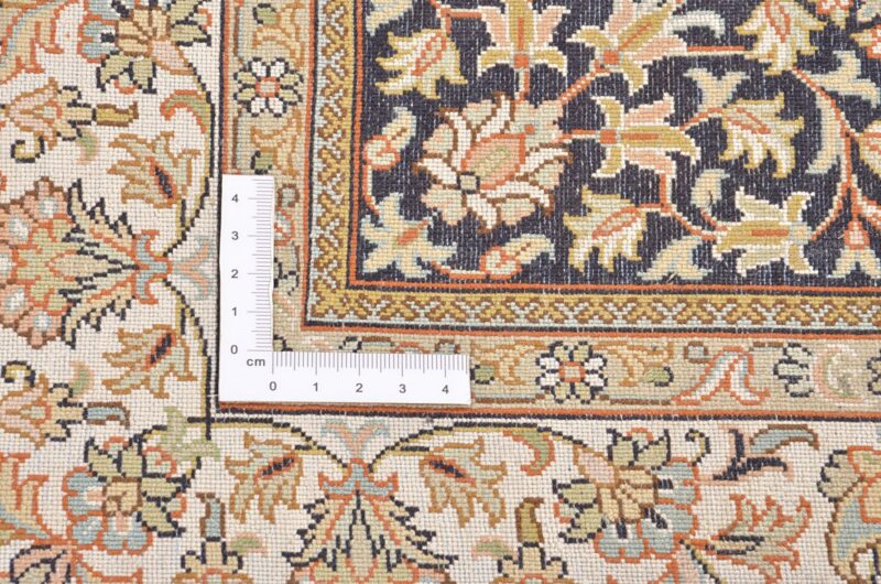 Indian Oriental Rug 95 × 155 cm, Silk, hand-knotted — view 4