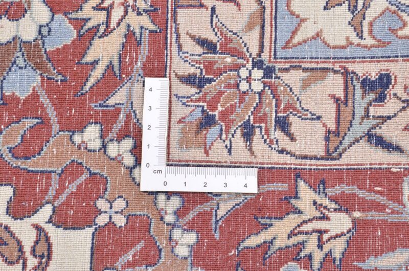 Isfahan Oriental Rug 210 × 332 cm, Silk, hand-knotted — view 4 Isfahan Oriental Rug 210 × 332 cm, Silk, hand-knotted — view 4