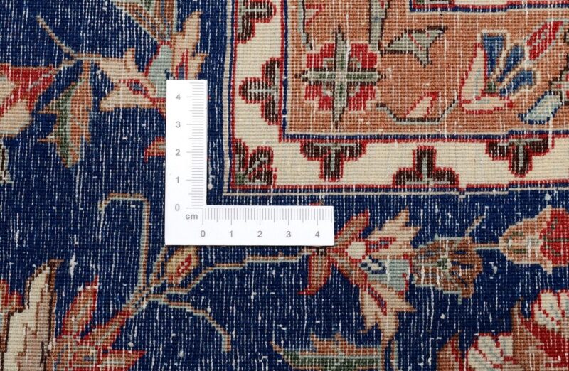 Isfahan Oriental Rug 245 × 325 cm, Wool, hand-knotted — view 3