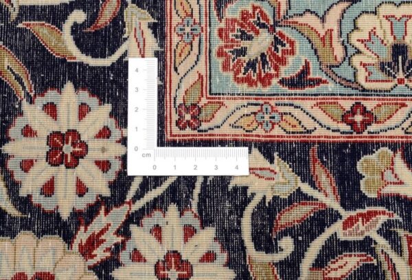 Isfahan Oriental Rug 248 × 335 cm, Wool and Silk, hand-knotted — view 3