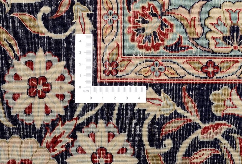 Isfahan Oriental Rug 248 × 335 cm, Wool and Silk, hand-knotted — view 3