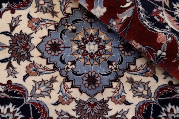 Isfahan Oriental Rug 250 × 313 cm, Wool, hand-knotted — view 4 Isfahan Oriental Rug 250 × 313 cm, Wool, hand-knotted — view 4