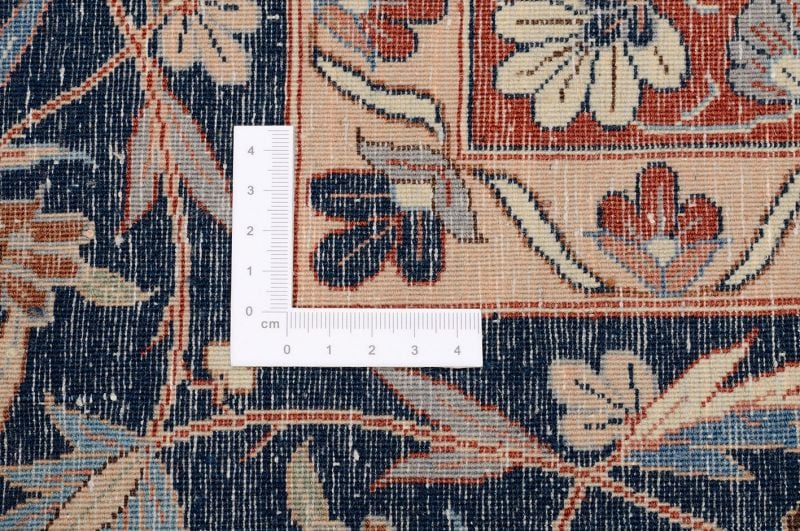 Isfahan Oriental Rug 278 × 368 cm, Wool, hand-knotted, fine — view 3