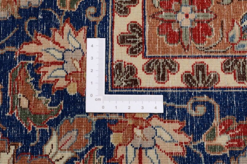Isfahan Oriental Rug 282 × 378 cm, Wool, hand-knotted — view 3