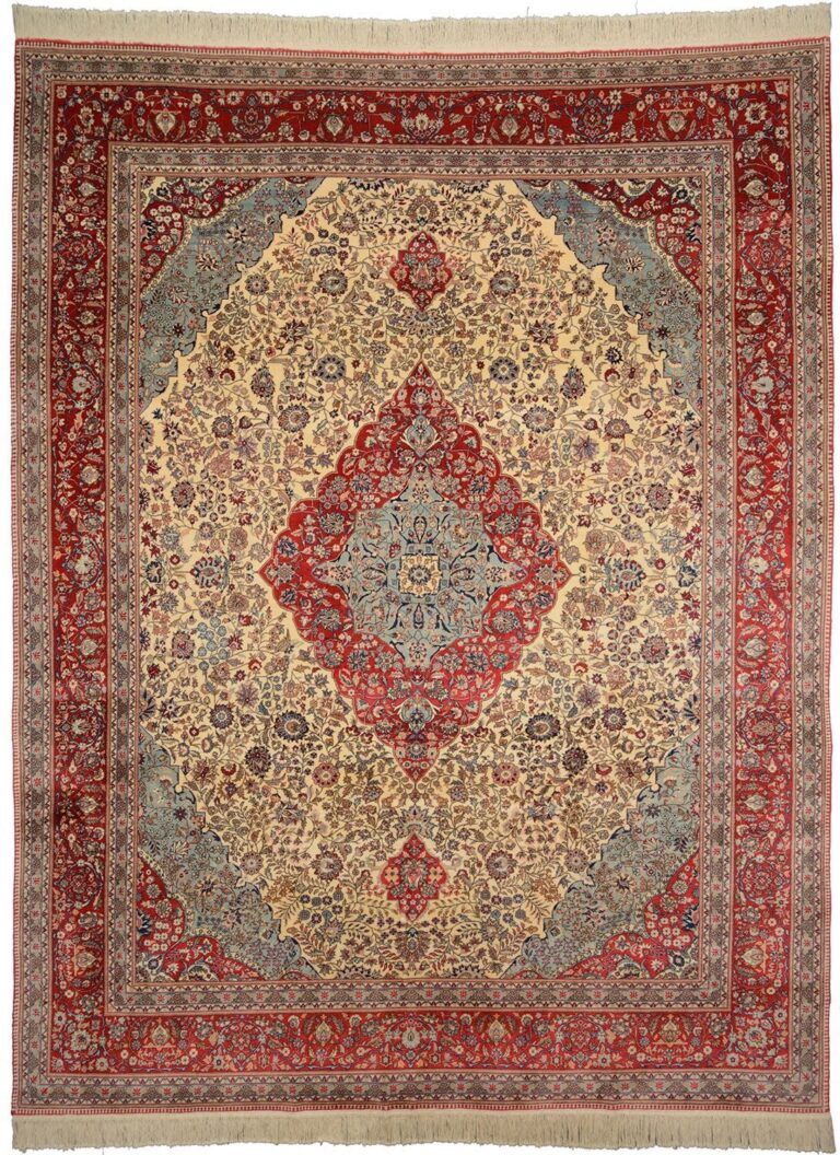 Isfahan Oriental Rug 284 × 367 cm, Wool, hand-knotted