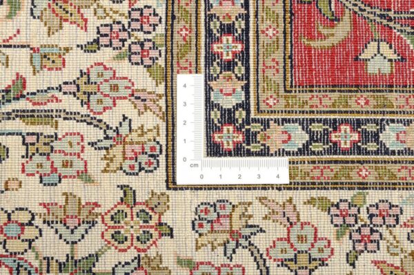 Kashmir Oriental Rug 125 × 201 cm, Silk, hand-knotted — view 3 Kashmir Oriental Rug 125 × 201 cm, Silk, hand-knotted — view 3