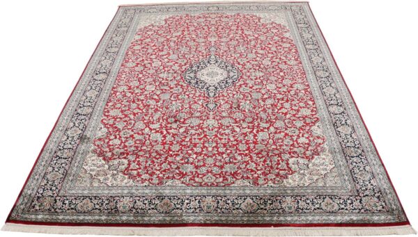 Kashmir Oriental Rug 154 × 226 cm, Silk, hand-knotted — view 2 Kashmir Oriental Rug 154 × 226 cm, Silk, hand-knotted — view 2