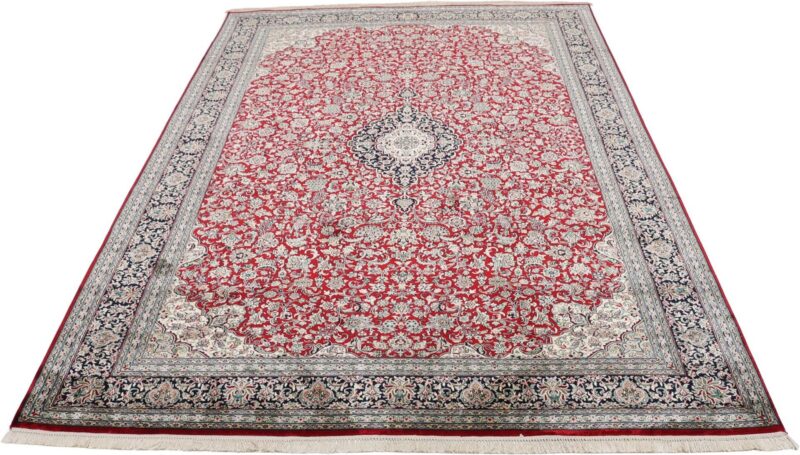 Kashmir Oriental Rug 154 × 226 cm, Silk, hand-knotted — view 2 Kashmir Oriental Rug 154 × 226 cm, Silk, hand-knotted — view 2