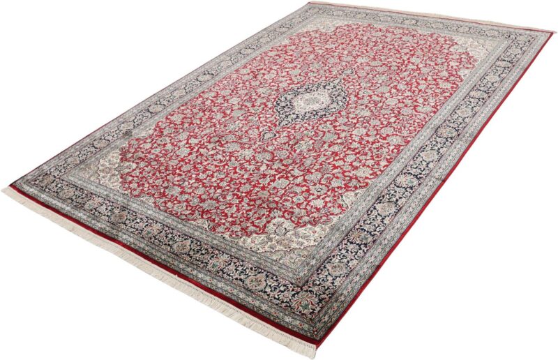Kashmir Oriental Rug 154 × 226 cm, Silk, hand-knotted — view 3 Kashmir Oriental Rug 154 × 226 cm, Silk, hand-knotted — view 3