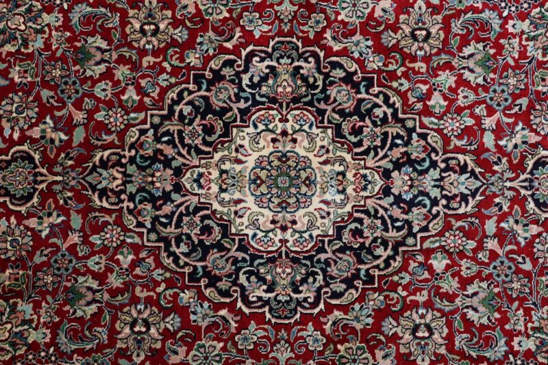 Kashmir Oriental Rug 154 × 226 cm, Silk, hand-knotted — view 9 Kashmir Oriental Rug 154 × 226 cm, Silk, hand-knotted — view 9