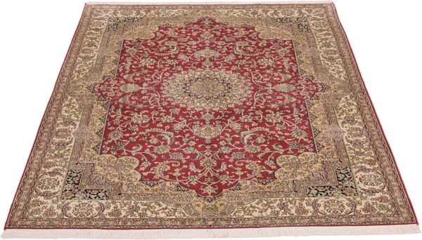 Kashmir Oriental Rug 157 × 212 cm, Silk, hand-knotted — view 2 Kashmir Oriental Rug 157 × 212 cm, Silk, hand-knotted — view 2