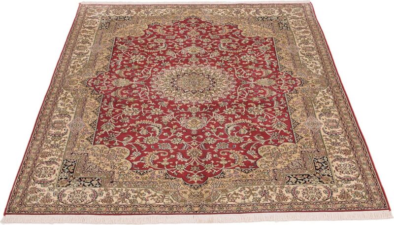 Kashmir Oriental Rug 157 × 212 cm, Silk, hand-knotted — view 2 Kashmir Oriental Rug 157 × 212 cm, Silk, hand-knotted — view 2