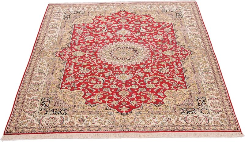 Kashmir Oriental Rug 157 × 212 cm, Silk, hand-knotted — view 3 Kashmir Oriental Rug 157 × 212 cm, Silk, hand-knotted — view 3