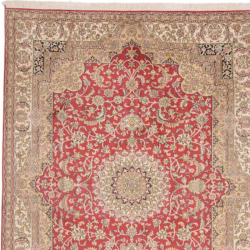 Kashmir Oriental Rug 157 × 212 cm, Silk, hand-knotted — view 7 Kashmir Oriental Rug 157 × 212 cm, Silk, hand-knotted — view 7