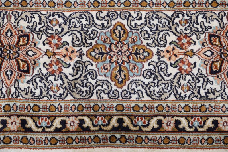 Kashmir Oriental Rug 165 × 248 cm, Silk, hand-knotted — view 8
