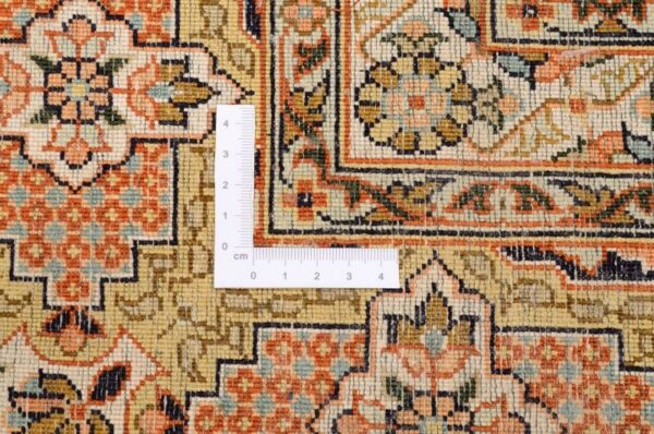 Kashmir Oriental Rug 170 × 257 cm, Silk, hand-knotted — view 3 Kashmir Oriental Rug 170 × 257 cm, Silk, hand-knotted — view 3