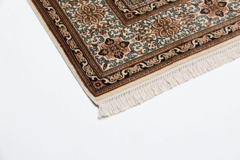Kashmir Oriental Rug 172 × 246 cm, Silk, hand-knotted — view 6