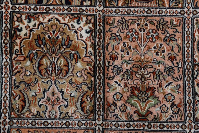 Kashmir Oriental Rug 172 × 246 cm, Silk, hand-knotted — view 9