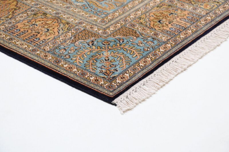 Kashmir Oriental Rug 173 × 248 cm, Silk, hand-knotted — view 6 Kashmir Oriental Rug 173 × 248 cm, Silk, hand-knotted — view 6