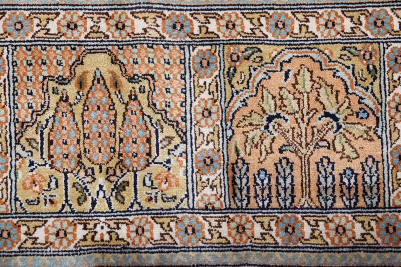 Kashmir Oriental Rug 173 × 248 cm, Silk, hand-knotted — view 8 Kashmir Oriental Rug 173 × 248 cm, Silk, hand-knotted — view 8