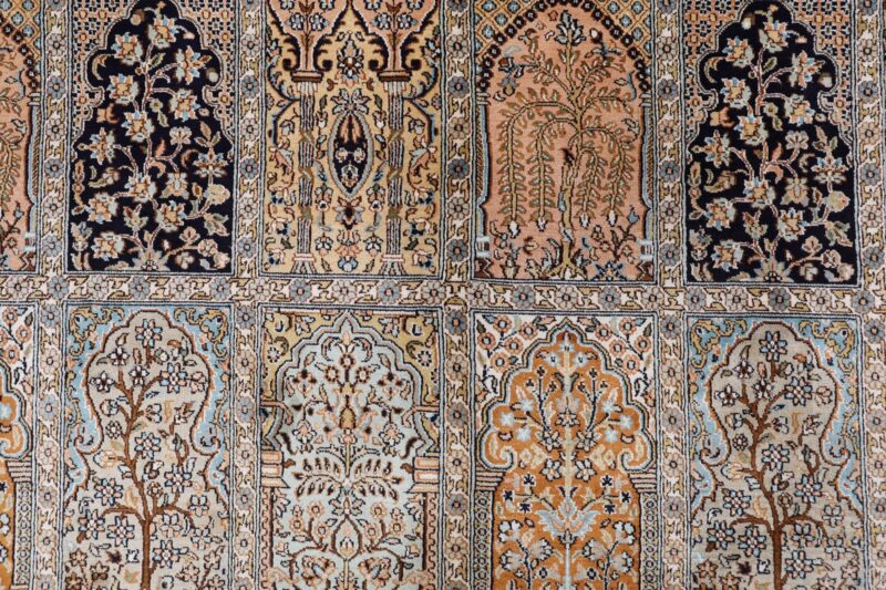 Kashmir Oriental Rug 173 × 248 cm, Silk, hand-knotted — view 9 Kashmir Oriental Rug 173 × 248 cm, Silk, hand-knotted — view 9