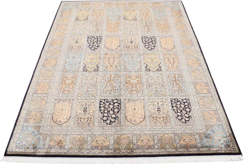 Kashmir Oriental Rug 173 × 248 cm, Silk, hand-knotted — view 2 Kashmir Oriental Rug 173 × 248 cm, Silk, hand-knotted — view 2
