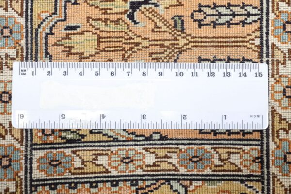 Kashmir Oriental Rug 173 × 248 cm, Silk, hand-knotted — view 11 Kashmir Oriental Rug 173 × 248 cm, Silk, hand-knotted — view 11