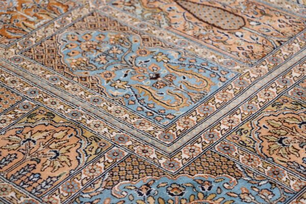 Kashmir Oriental Rug 173 × 248 cm, Silk, hand-knotted — view 5 Kashmir Oriental Rug 173 × 248 cm, Silk, hand-knotted — view 5