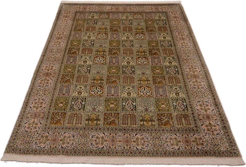 Kashmir Oriental Rug 177 × 275 cm, Silk, hand-knotted — view 2 Kashmir Oriental Rug 177 × 275 cm, Silk, hand-knotted — view 2