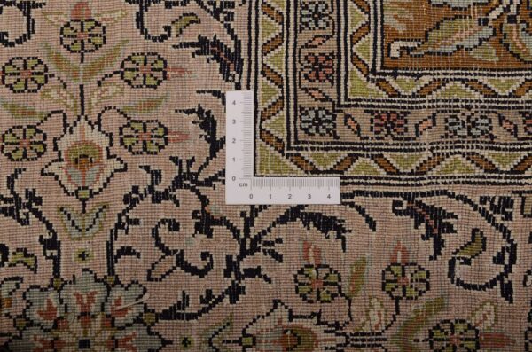 Kashmir Oriental Rug 177 × 275 cm, Silk, hand-knotted — view 3 Kashmir Oriental Rug 177 × 275 cm, Silk, hand-knotted — view 3