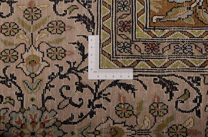 Kashmir Oriental Rug 177 × 275 cm, Silk, hand-knotted — view 3 Kashmir Oriental Rug 177 × 275 cm, Silk, hand-knotted — view 3