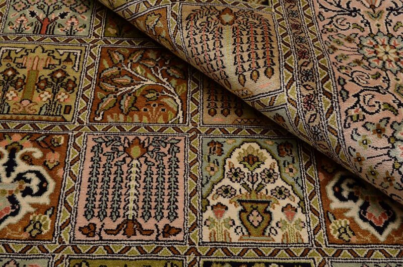 Kashmir Oriental Rug 177 × 275 cm, Silk, hand-knotted — view 4 Kashmir Oriental Rug 177 × 275 cm, Silk, hand-knotted — view 4