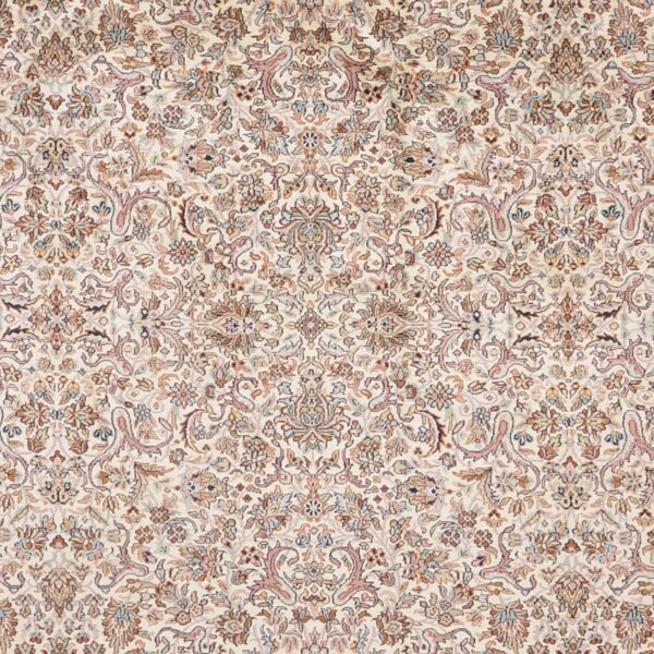 Kashmir Oriental Rug 186 × 279 cm, Silk, hand-knotted — view 5 Kashmir Oriental Rug 186 × 279 cm, Silk, hand-knotted — view 5