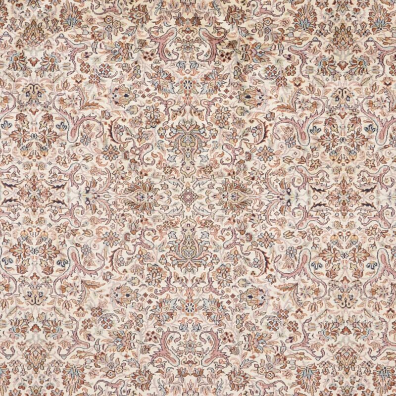 Kashmir Oriental Rug 186 × 279 cm, Silk, hand-knotted — view 5 Kashmir Oriental Rug 186 × 279 cm, Silk, hand-knotted — view 5
