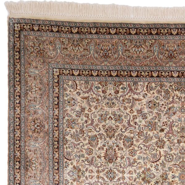 Kashmir Oriental Rug 186 × 279 cm, Silk, hand-knotted — view 6 Kashmir Oriental Rug 186 × 279 cm, Silk, hand-knotted — view 6