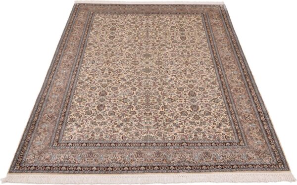 Kashmir Oriental Rug 186 × 279 cm, Silk, hand-knotted — view 2 Kashmir Oriental Rug 186 × 279 cm, Silk, hand-knotted — view 2