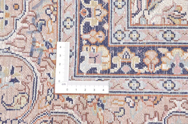 Kashmir Oriental Rug 186 × 279 cm, Silk, hand-knotted — view 3 Kashmir Oriental Rug 186 × 279 cm, Silk, hand-knotted — view 3