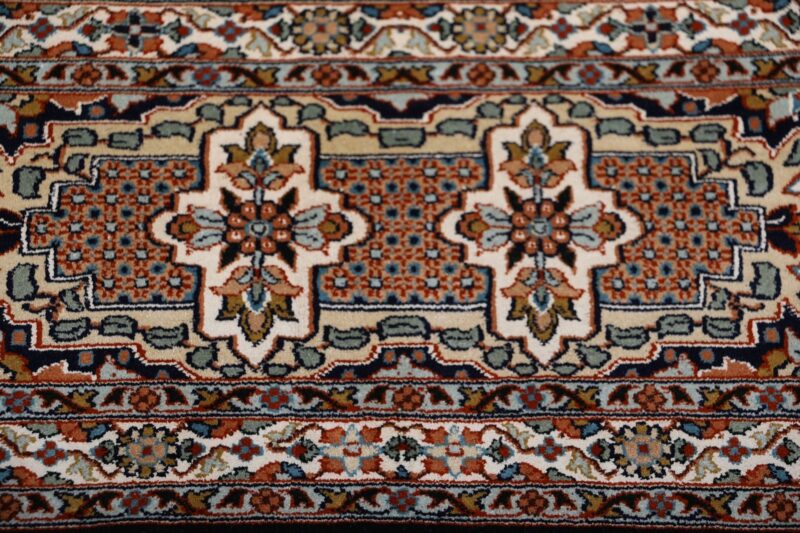 Kashmir Oriental Rug 187 × 183 cm, Silk, hand-knotted — view 7