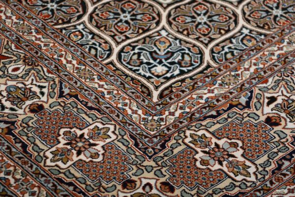 Kashmir Oriental Rug 187 × 183 cm, Silk, hand-knotted — view 5
